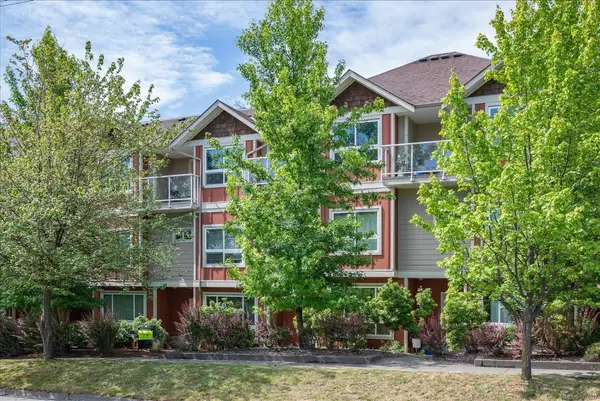 9 White St # I, Ladysmith BC V9G 1A2 - 3 bed, 3 bath in Ladysmith