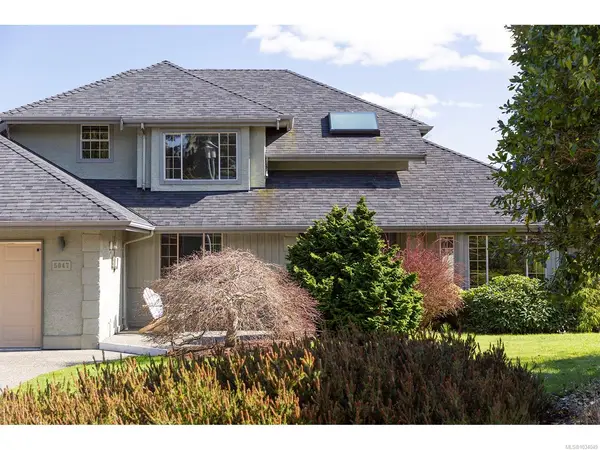 5047 Benton Crt, Saanich BC V8Y 2Z5