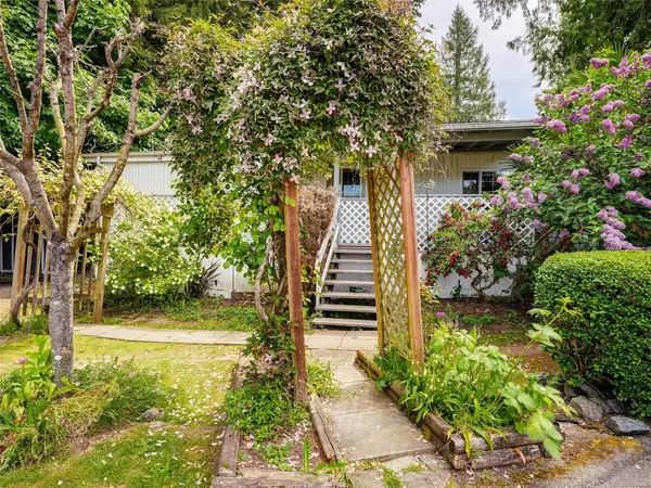 2741 Stautw Rd # 2, Central Saanich BC V8M 2E9 - 2 bed, 2 bath in Central Saanich