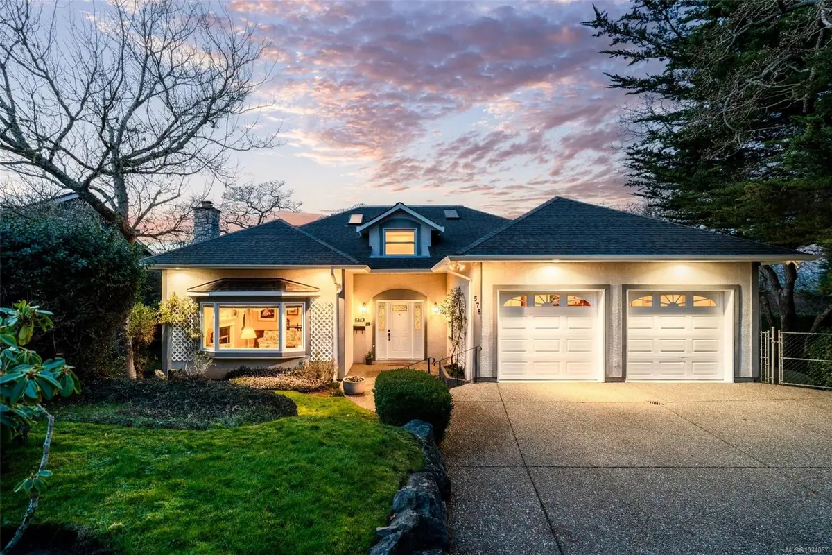 578 Island Rd, Oak Bay BC V8S 2T6