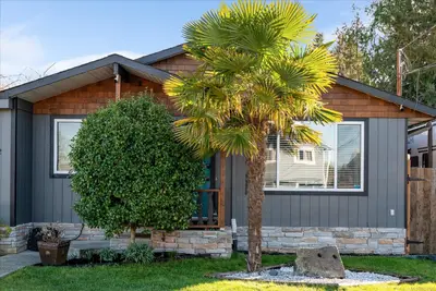 532 Banks Ave W, Parksville BC V9P 1H5