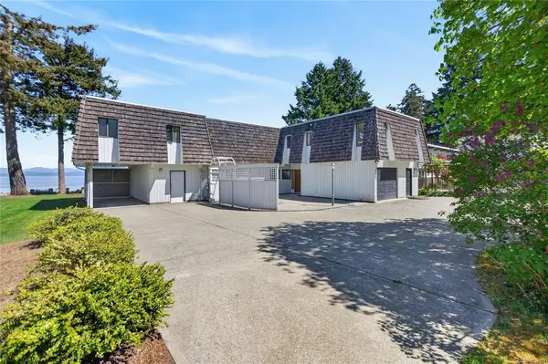 3643 Island Hwy S, Campbell River BC V9W 1E5 - 5 bed, 3 bath in Campbell River