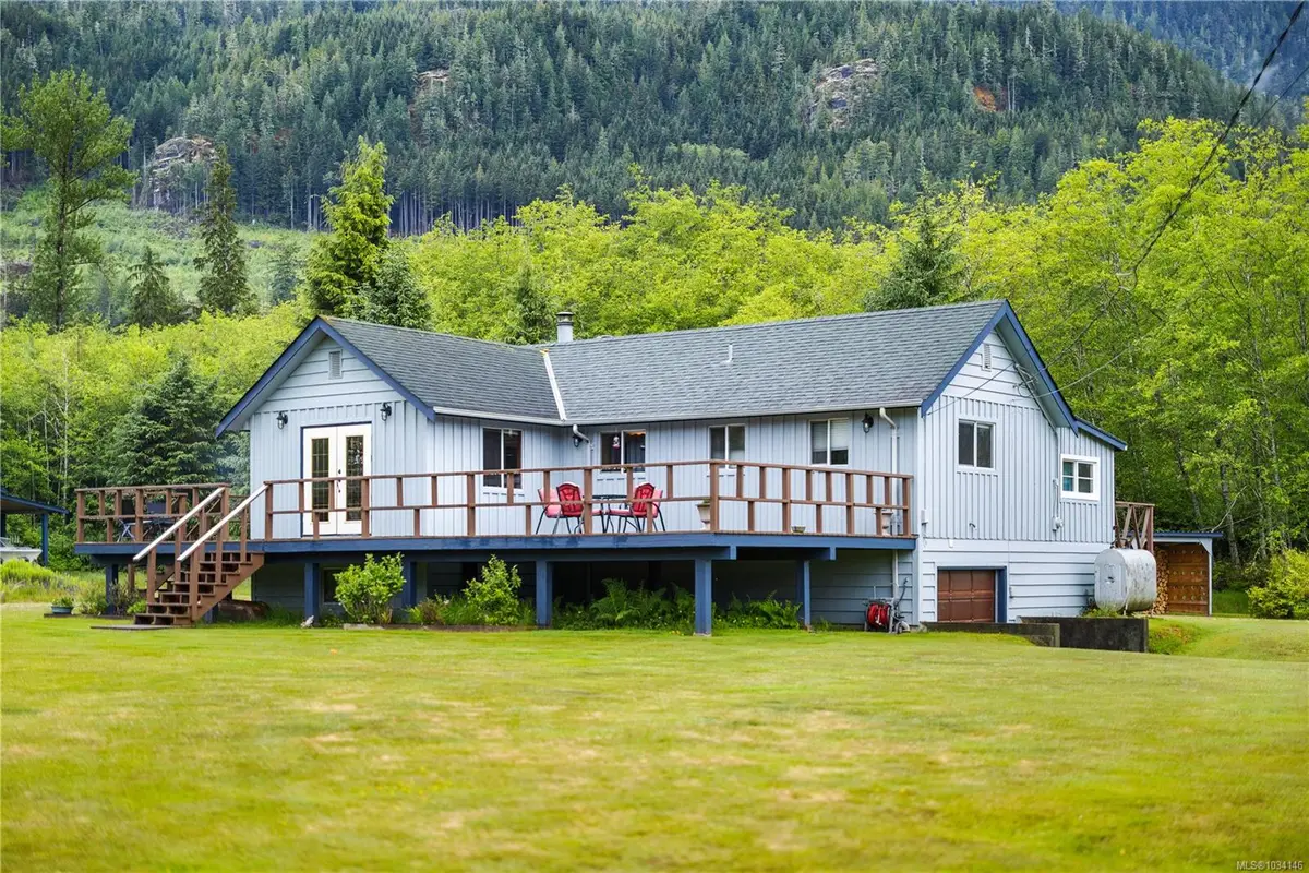 843 Sayward Rd, Sayward BC V0P 1R0