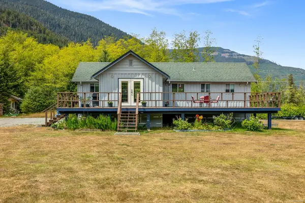 843 Sayward Rd, Sayward BC V0P 1R0 - 6 bed, 2 bath in Sayward