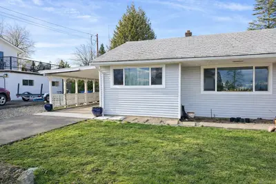 2114 McKenzie Ave, Comox BC V9M 1M7
