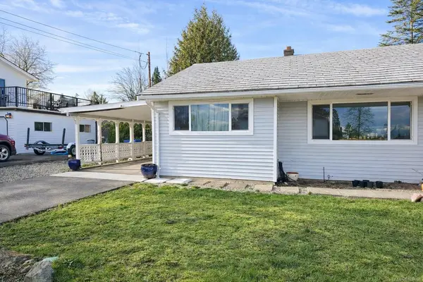 2114 McKenzie Ave, Comox BC V9M 1M7