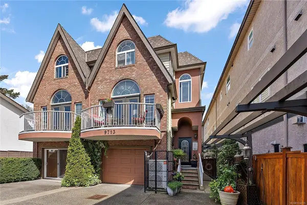 9713 Second St, Sidney BC V8L 3C3