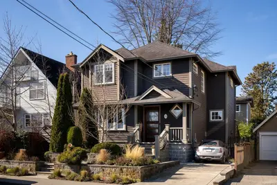 238 Richmond Ave, Victoria BC V8S 3X8