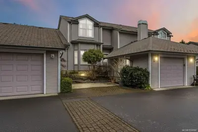 3633 Cedar Hill Rd # 21, Saanich BC V8P 3Z3