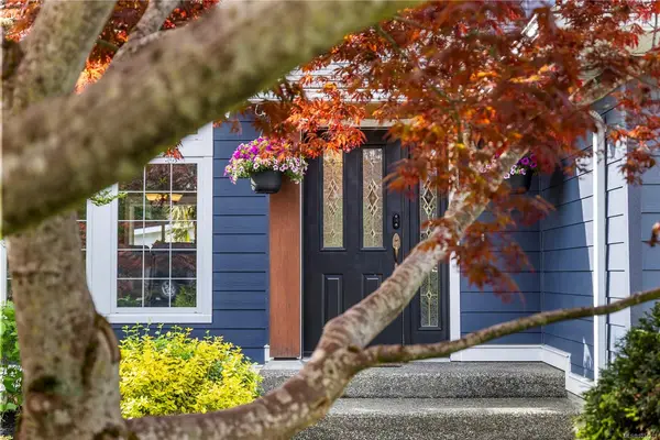 763 Ermineskin Ave, Parksville BC V9P 2L5