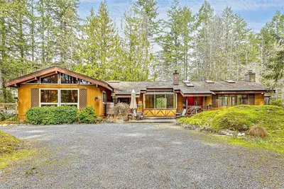 2298 Munn Rd, Highlands BC V9E 1H5