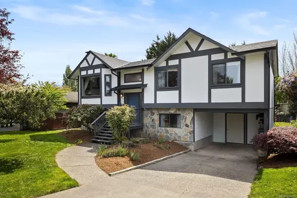 2051 Northbrook Dr, Sidney BC V8L 4J3