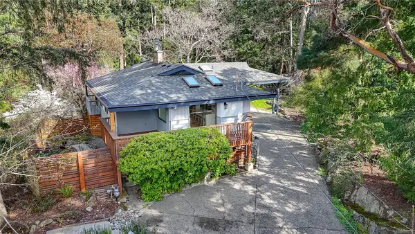 2660 MacDonald Dr E, Saanich BC V8N 1X9 - 4 bed, 2 bath in Saanich