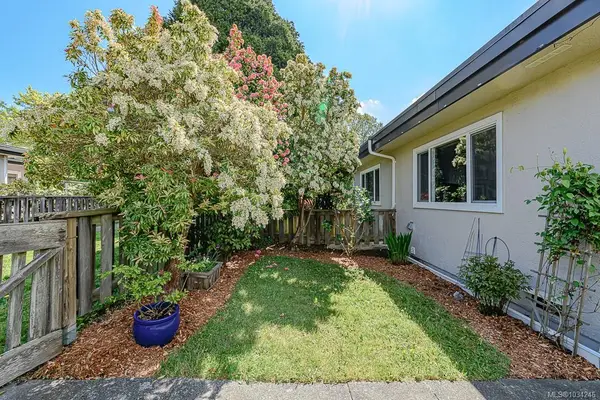3060 Harriet Rd # 23, Saanich BC V9A 1T5
