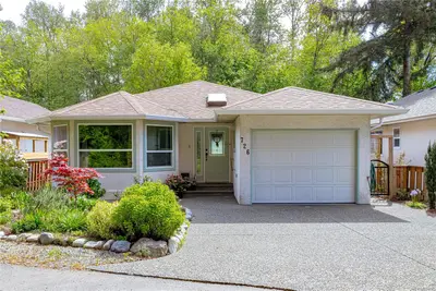 726 Park Pl, Duncan BC V9L 2J5