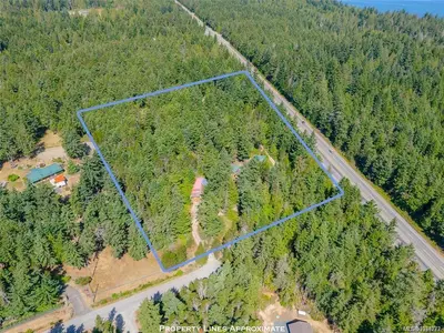 300 Oakdowne Rd, Qualicum Beach BC V9K 2G1