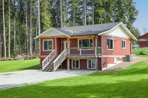 7594 Island Hwy N, Merville BC V9N 1G3 - 3 bed, 3 bath in Merville