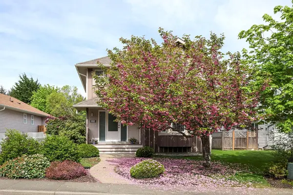 1272 Noel Ave, Comox BC V9M 4A3