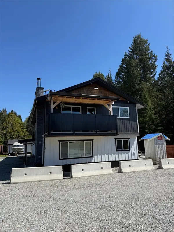 251 Frigate Rd, Bamfield BC V0R 1B0 - 8 bed, 6.0 bath in Bamfield