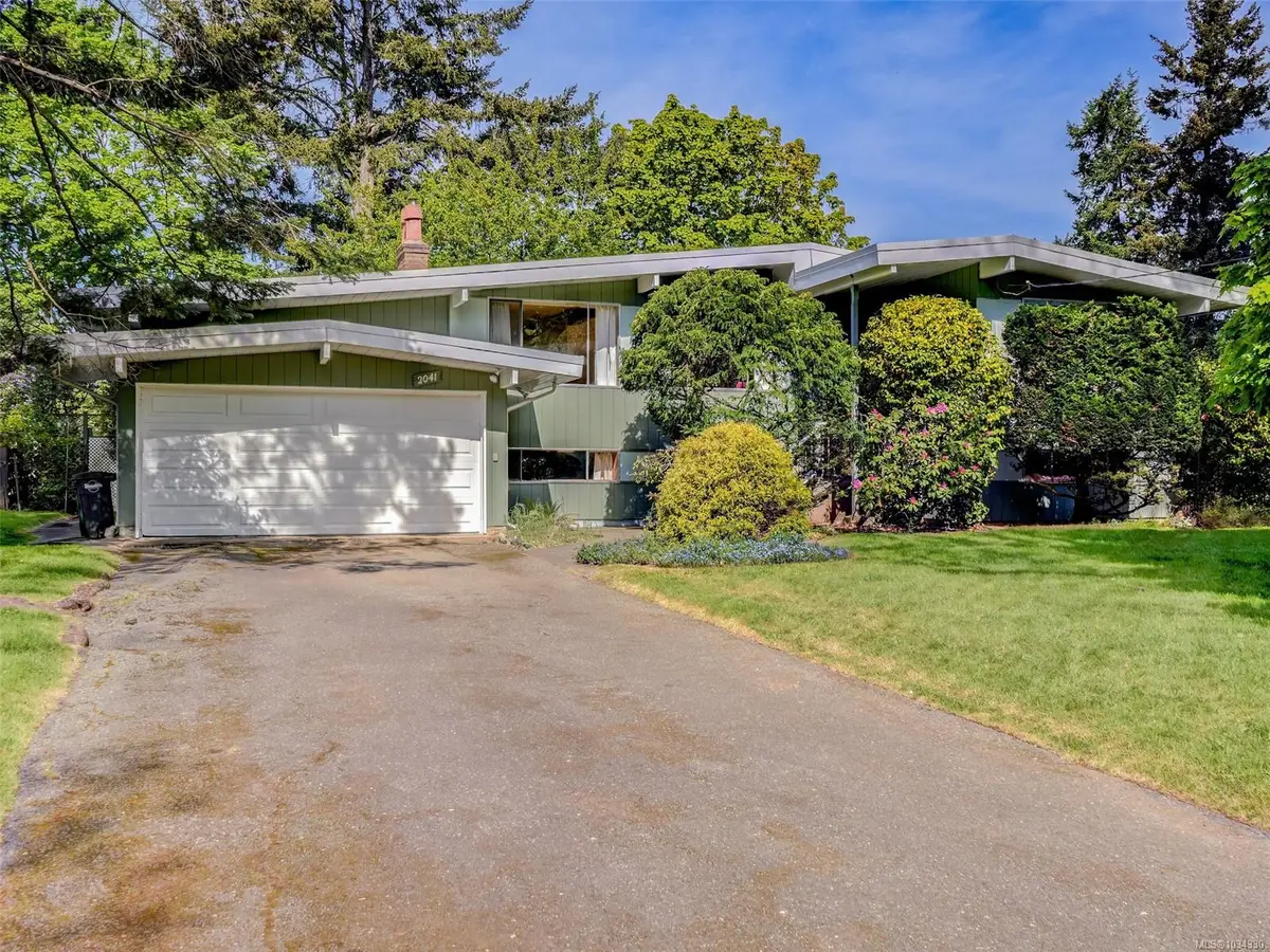 2041 Ferndale Rd, Saanich BC V8N 2Y5