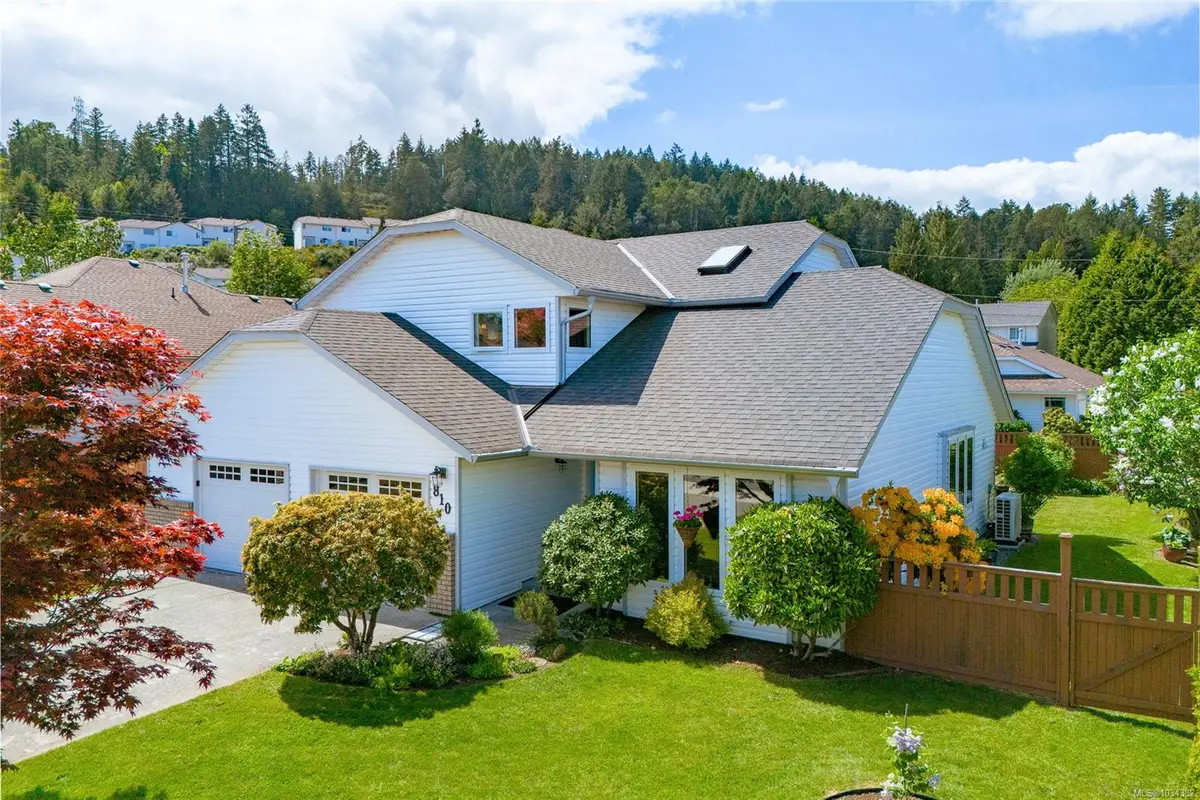 810 Colonia Dr, Ladysmith BC V9G 1N3