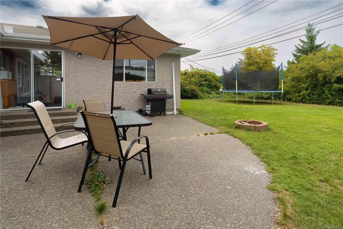 141 Jensen Ave E, Parksville BC V9P 2H6