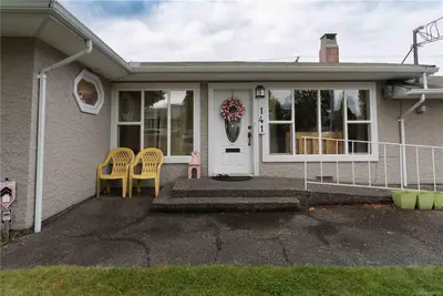 141 Jensen Ave E, Parksville BC V9P 2H6