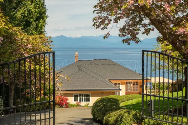 3097 Dolphin Dr, Nanoose Bay BC V9P 9J2