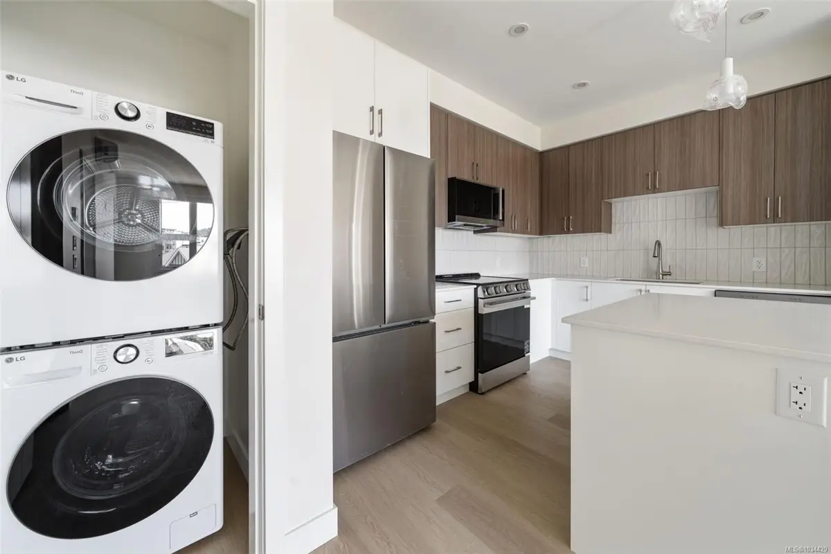 777 Station Ave #212, Langford BC V9B 2S1