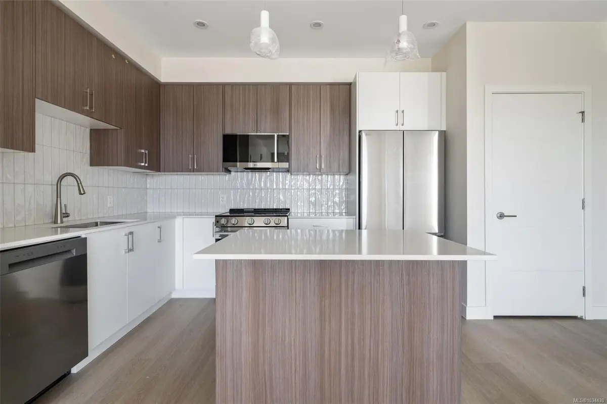 777 Station Ave #211, Langford BC V9B 2S1