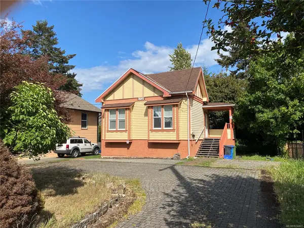 1729 Foul Bay Rd, Oak Bay BC V8R 5A5