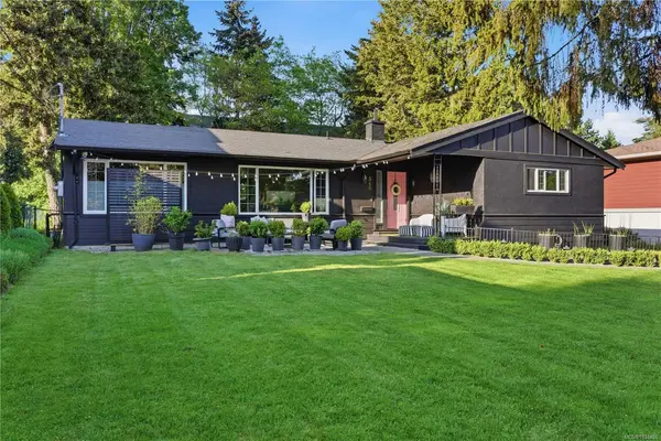 560 Kay St, Saanich BC V8Z 2L3