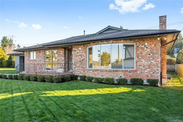 245 Elizabeth Ave, Qualicum Beach BC V9K 1G8