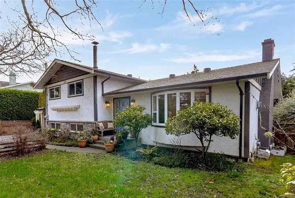 1117 Clarke Rd, Central Saanich BC V8M 1E2