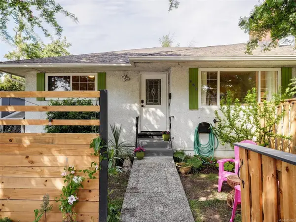 960 Selkirk Ave, Esquimalt BC V9A 2V3