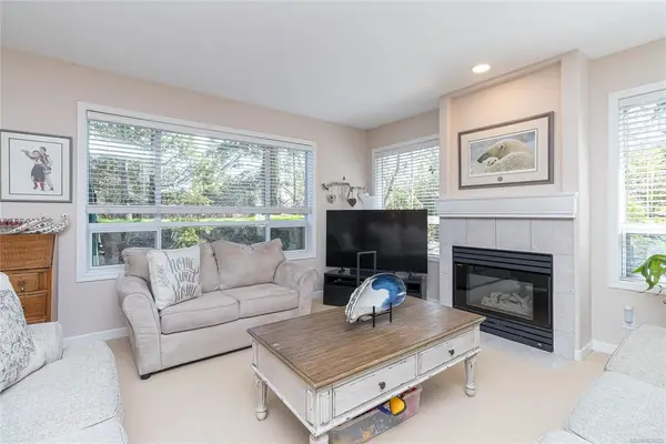 4619 Elk Lake Dr # 9, Saanich BC V8Z 5M2