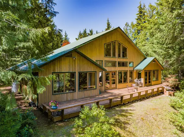 1055 Spider Lake Rd, Qualicum Beach BC V9K 2L7 - 4 bed, 5 bath in Qualicum Beach