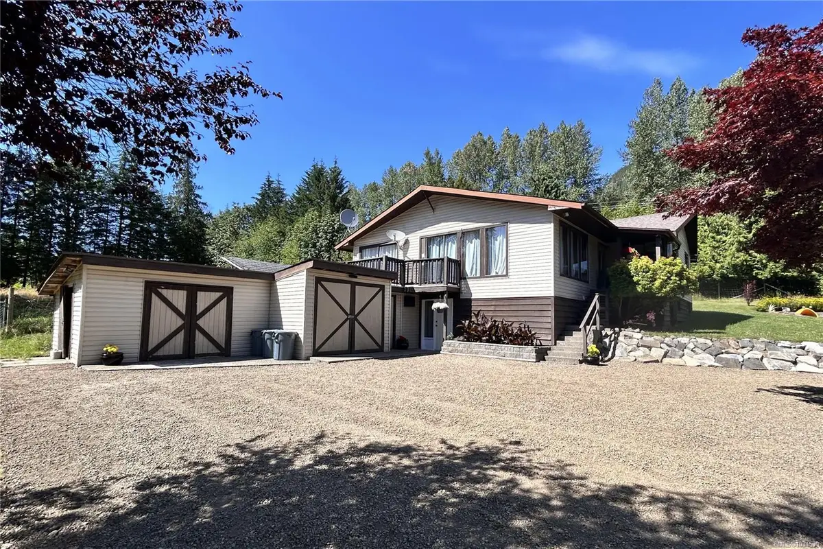 973 Island Hwy, Sayward BC V0P 1R0