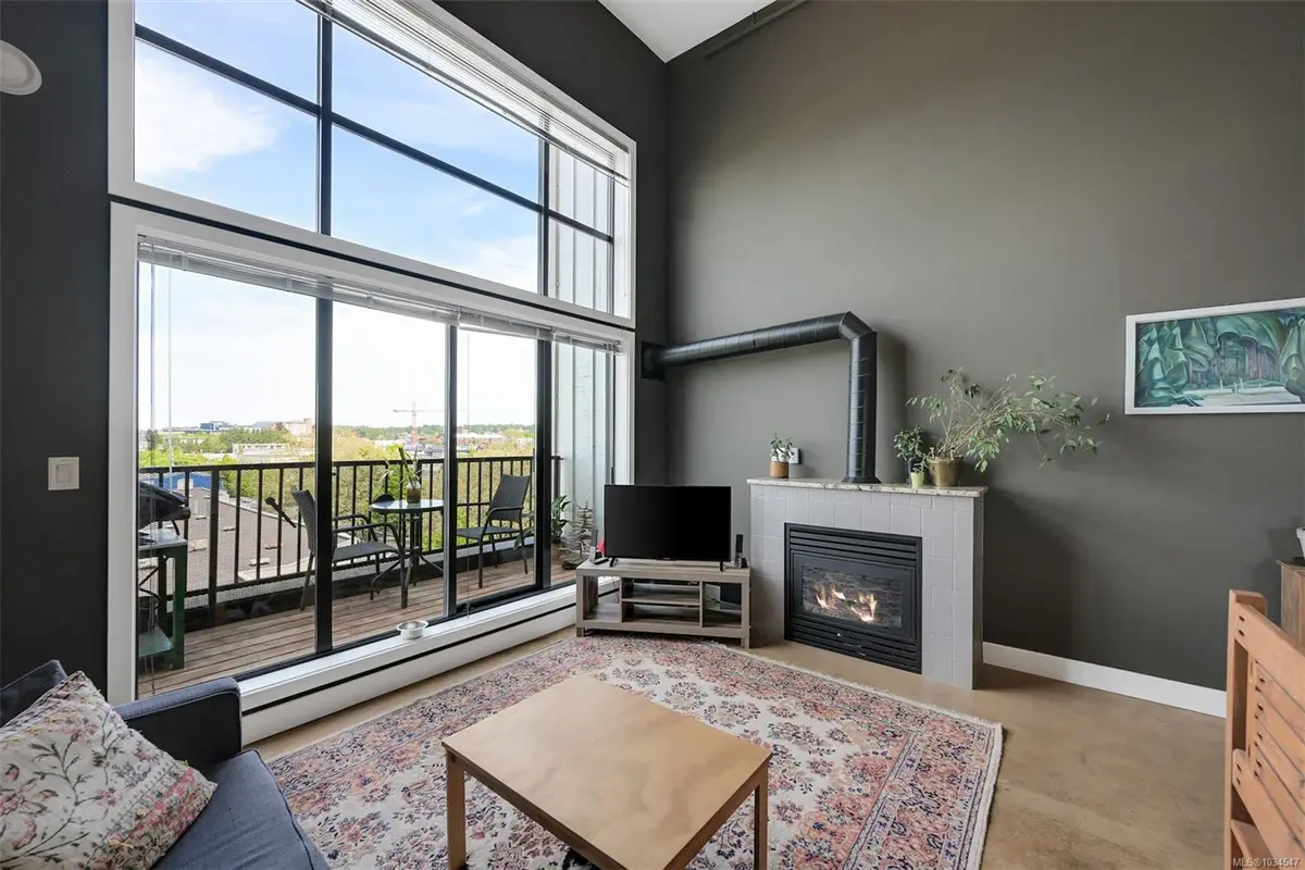 555 Chatham St #401, Victoria BC V8T 1E1