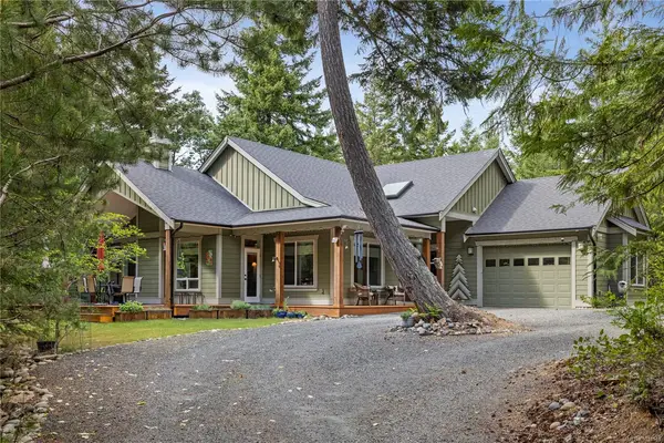 1703 Peligren Pl, Qualicum Beach BC V9K 2S3 - 4 bed, 3 bath in Qualicum Beach
