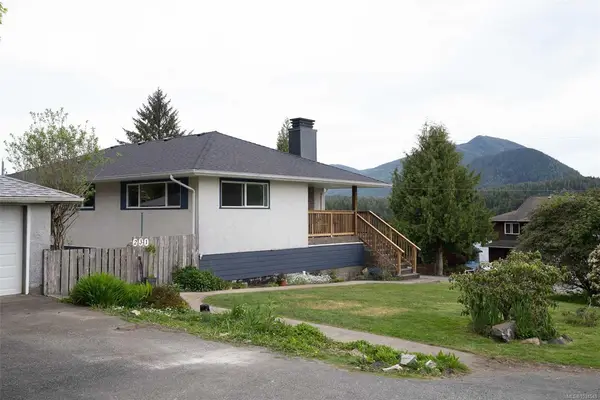 231 Otter St, Ucluelet BC V0R 3A0 - 6 bed, 2 bath property for sale in Ucluelet