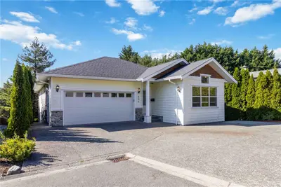 808 Jagdeep Pl, Saanich BC V8X 2N3