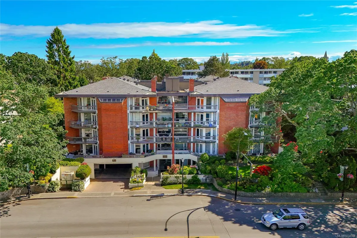 204-2119 Oak Bay Ave, Oak Bay BC V8R 1E8