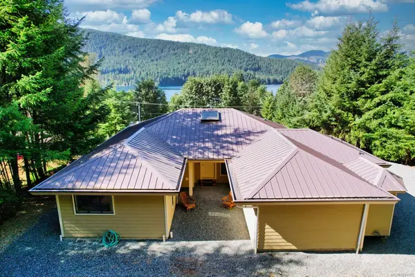 9871 Youbou Rd, Youbou BC V0R 3E1 - 3 bed, 2.0 bath in Youbou