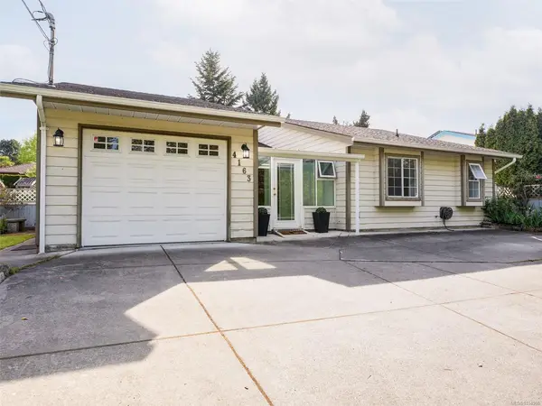 4163 Shelbourne St, Saanich BC V8N 3E8 - 4 bed, 2 bath in Saanich
