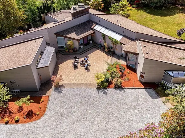 596 Towner Rd, North Saanich BC V8L 5L8 - 3 bed, 3 bath property for sale in North Saanich