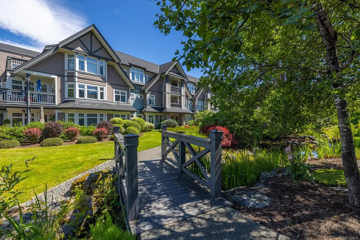 4480 Chatterton Way #211, Saanich BC V8X 5H7