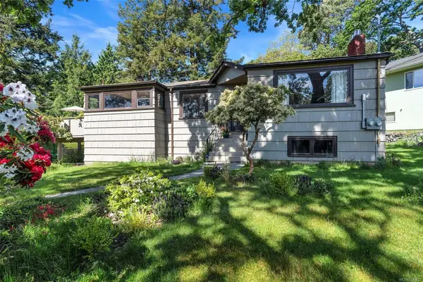 3580 Doncaster Dr, Saanich BC V8P 3W3 - 3 bed, 2 bath in Saanich