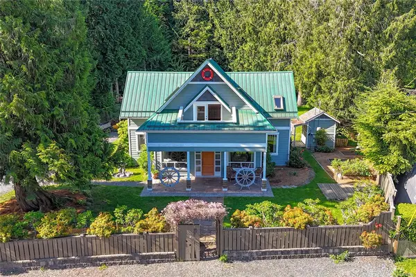 3930 Bovanis Rd, Bowser BC V0R 1G0 - 5 bed, 4 bath in Bowser