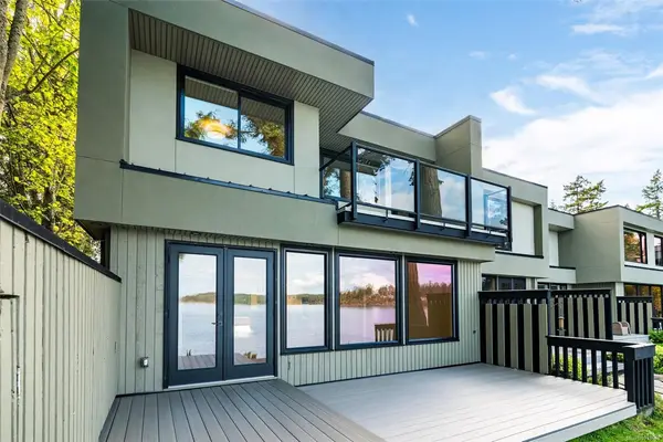 2330 Harbour Rd # 16, Sidney BC V8L 2P8